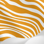 Papier peint panoramique abstrait - Rayures ondulées fluides vagues dynamiques fond orange vif et blanc sur mesure - Matière