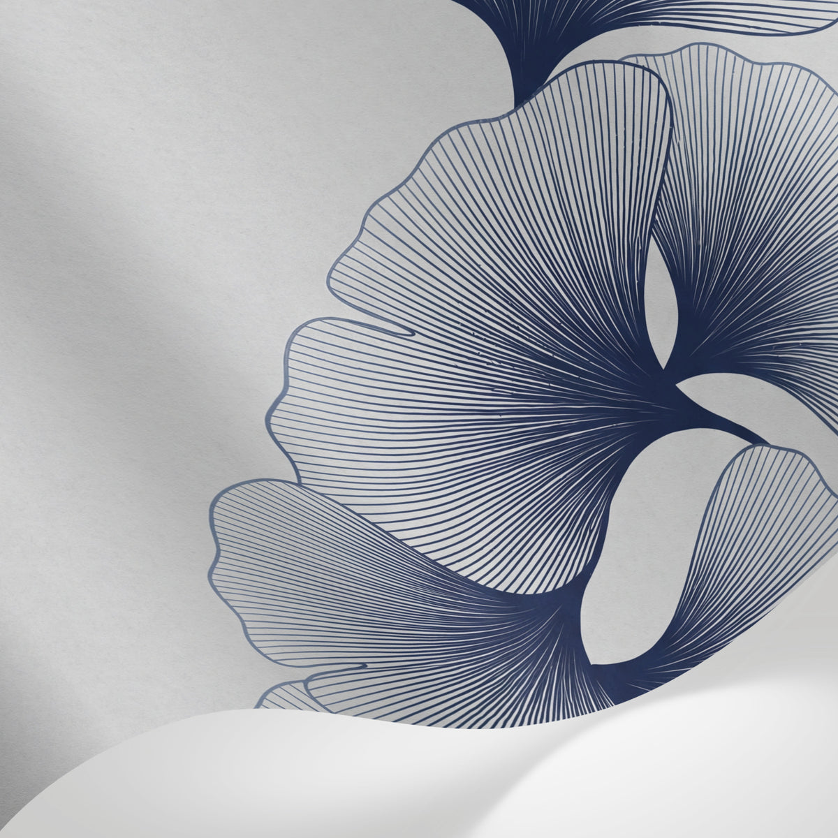 Papier peint panoramique feuillage - Feuilles ginkgo stylisées lignes fines bleu marine fond gris perle sur mesure - Matière