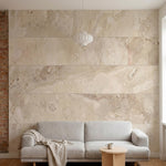 papier peint effet marbre texture pierre naturelle beige sable et veines dorees-2
