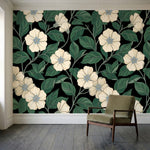 papier peint floral fleurs creme cinq petales feuillage vert sauge fond noir pro-4