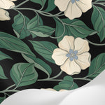 Papier peint panoramique floral - Fleurs crème cinq pétales feuillage vert sauge fond noir profond sur mesure - Matière