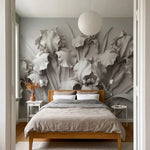 papier peint floral noir et blanc iris sculptes petales delicats relief tons gri-9