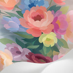 Papier peint panoramique floral - Pivoines roses corail pêche feuillage vert tendre fond blanc crème sur mesure - Matière