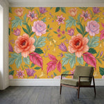 papier peint floral pivoines roses fleurs delicates feuillage vert fond moutarde-4