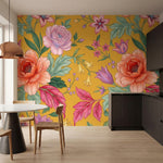 papier peint floral pivoines roses fleurs delicates feuillage vert fond moutarde-HERO-7