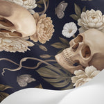 Papier peint panoramique feuillage - Crânes ornementaux fleurs tropicales papillons feuillage exotique fond bleu nuit sur mesure - Matière