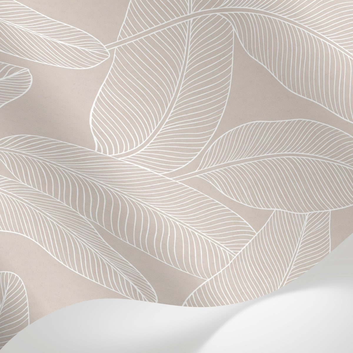 Papier peint panoramique feuillage - Feuilles dessinées traits fins superposées fond beige taupe et blanc crème sur mesure - Matière