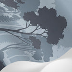 Papier peint panoramique forêt - Arbres silhouettes brume matinale tons gris bleu et beige nuancé sur mesure - Matière