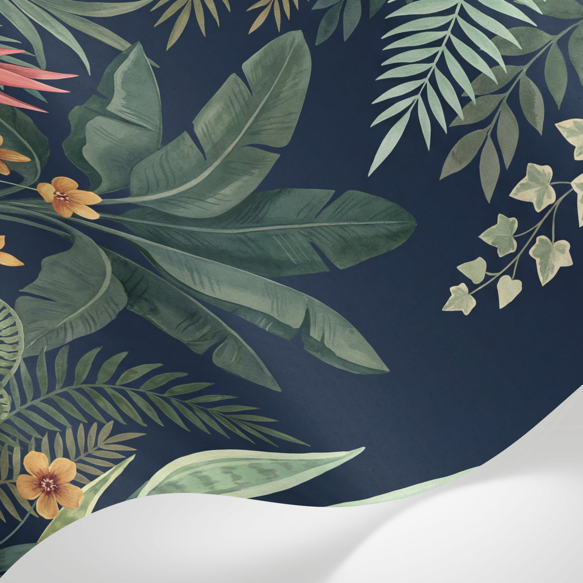 Papier peint panoramique jungle - Feuillage tropical superposé palmiers bananiers fleurs corail fond bleu nuit sur mesure - Matière