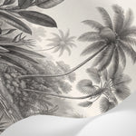 Papier peint panoramique jungle - Palmiers feuillage tropical rivière étang tons beige gris et blanc sur mesure - Matière