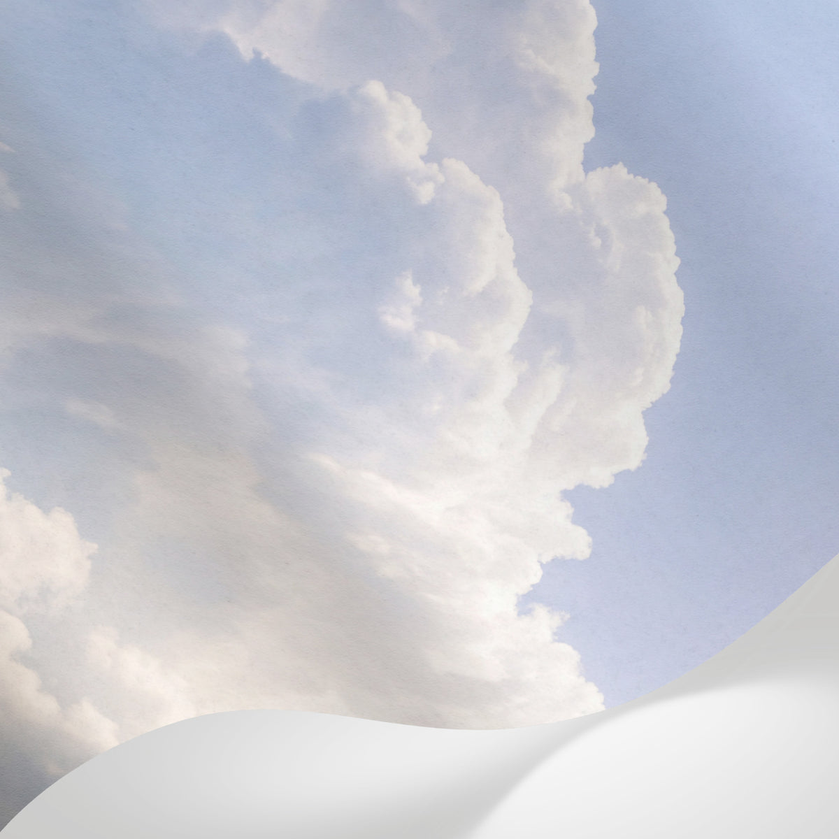 Papier peint panoramique nuage - Ciel vaporeux cumulus volumineux tons bleu pastel et blanc nacré sur mesure - Matière