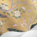 Papier peint panoramique paon - Paons majestueux branches fleuries fond doré et accents floraux sur mesure - Matière