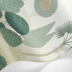 Papier peint panoramique tropical - Palmiers bananiers succulentes florales fond beige crème et vert sauge sur mesure - Matière