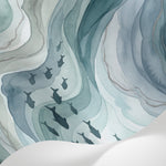 Papier peint panoramique poissons - École nageant dans vagues fluides tons bleu gris et blanc crème sur mesure - Matière